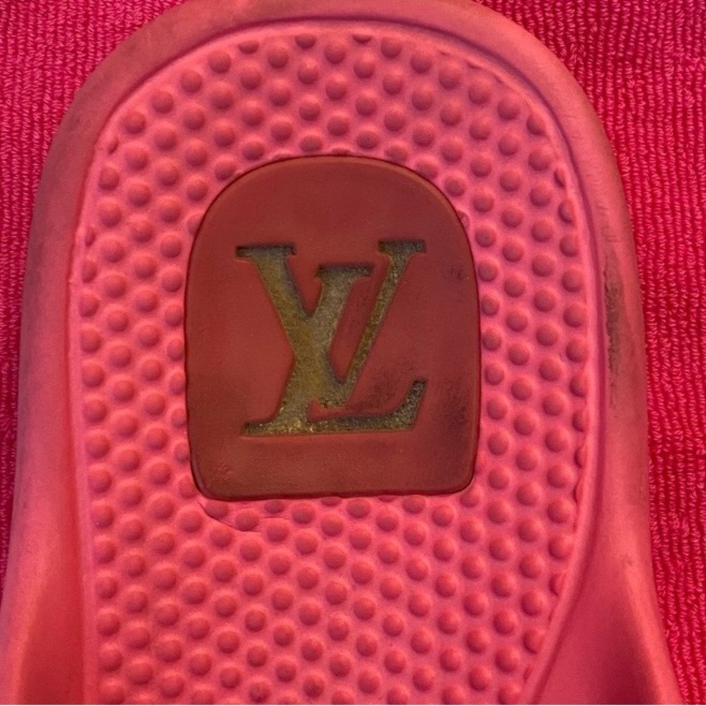 Louis Vuitton Slides - Picture 5 of 8